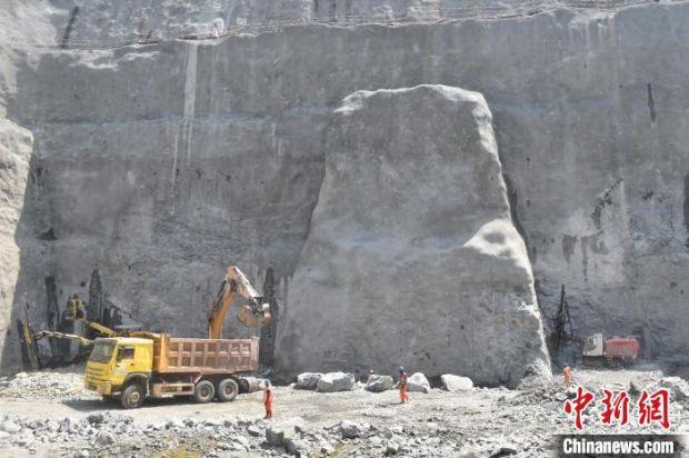 图为项目尾水隧洞施工现场。　中国能建葛洲坝建设公司供图