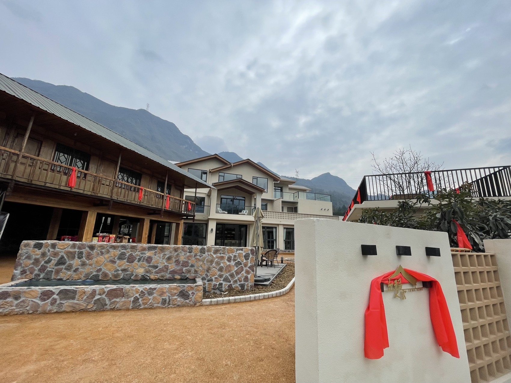 新春走基层丨北川石椅村:开年"升级"忙 羌寨新添民宿 腊肉远销沿海