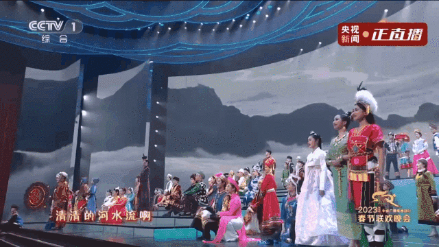 ▲中央民族大学学生参与央视春晚《家园》演出。