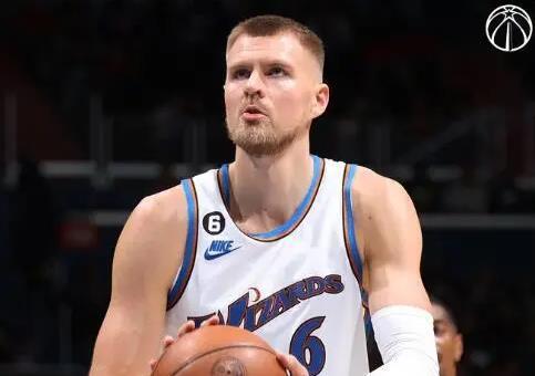 深入解读基德执教理念下进攻端的战术革新与实战应用效果