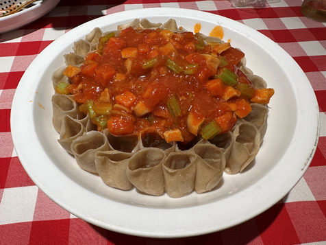 图为浇汁莜面窝窝.姚亚宁摄(中经视觉)