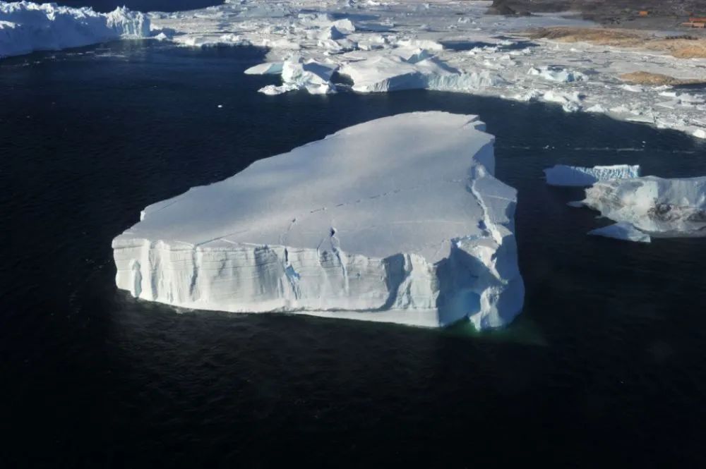 新百伦对比安踏（面积接近伦敦，南极一块巨型冰川突然脱落！发生了什么？）