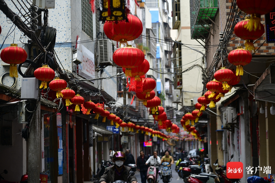 海口府城绣衣坊的灯笼.记者 陈卫东 摄