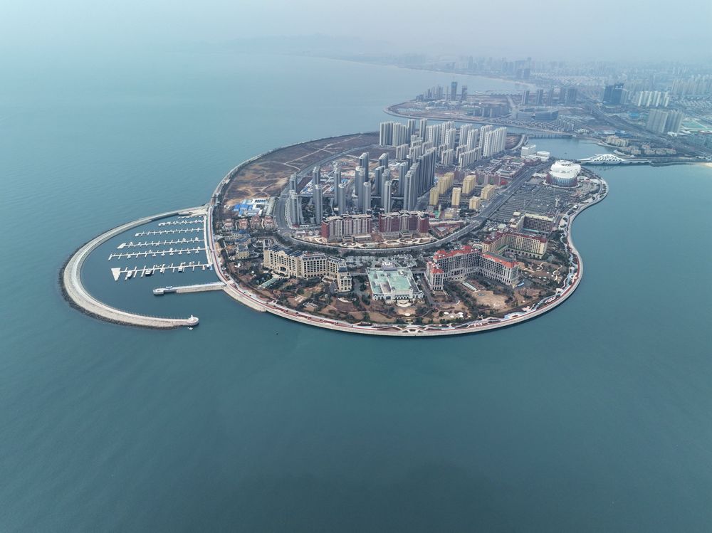 这是1月26日拍摄的山东省青岛西海岸新区星光岛全景(无人机照片).