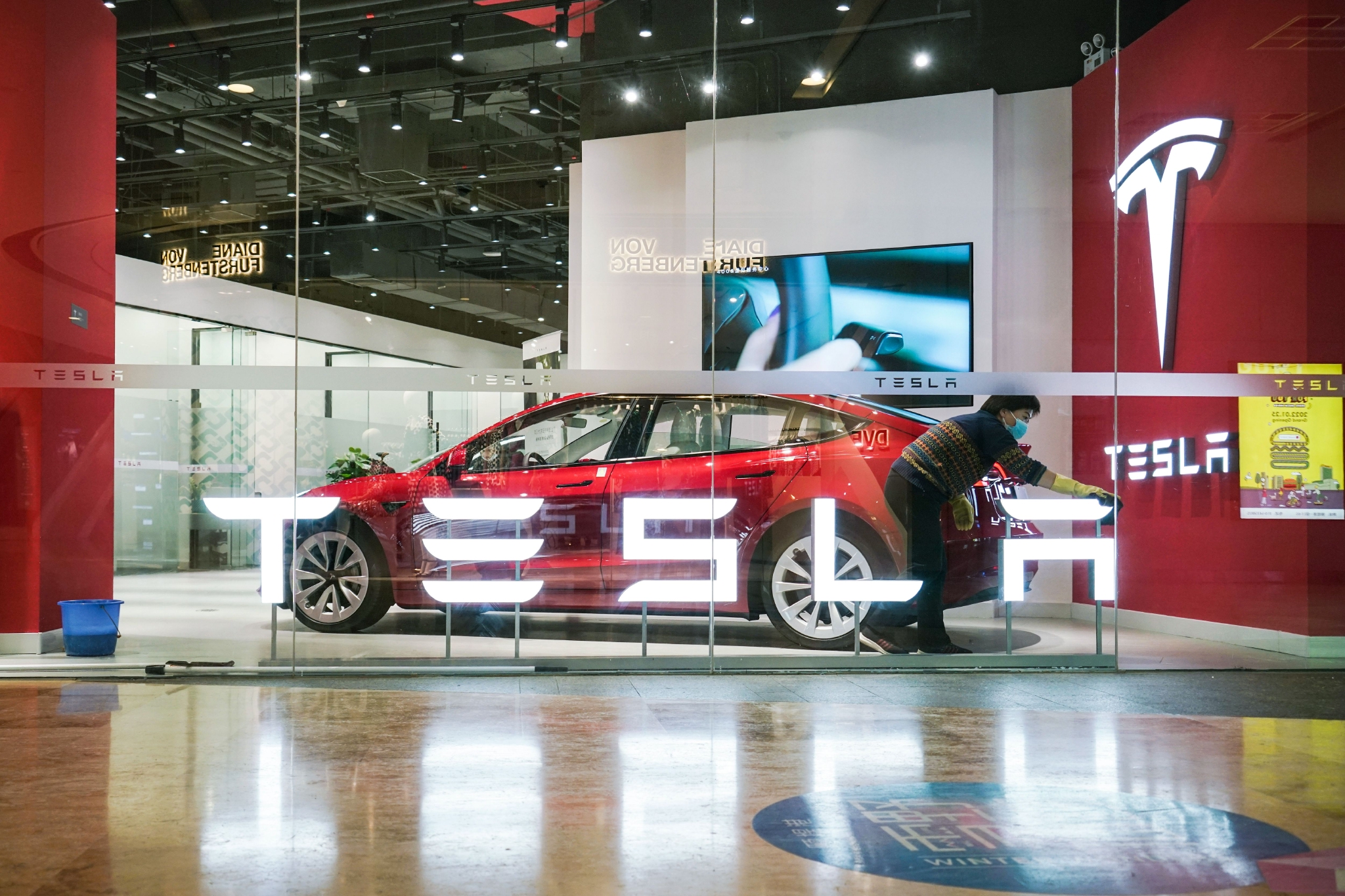 特斯拉汽车毛利率出现下滑，马斯克预计2023年销量可达200万辆