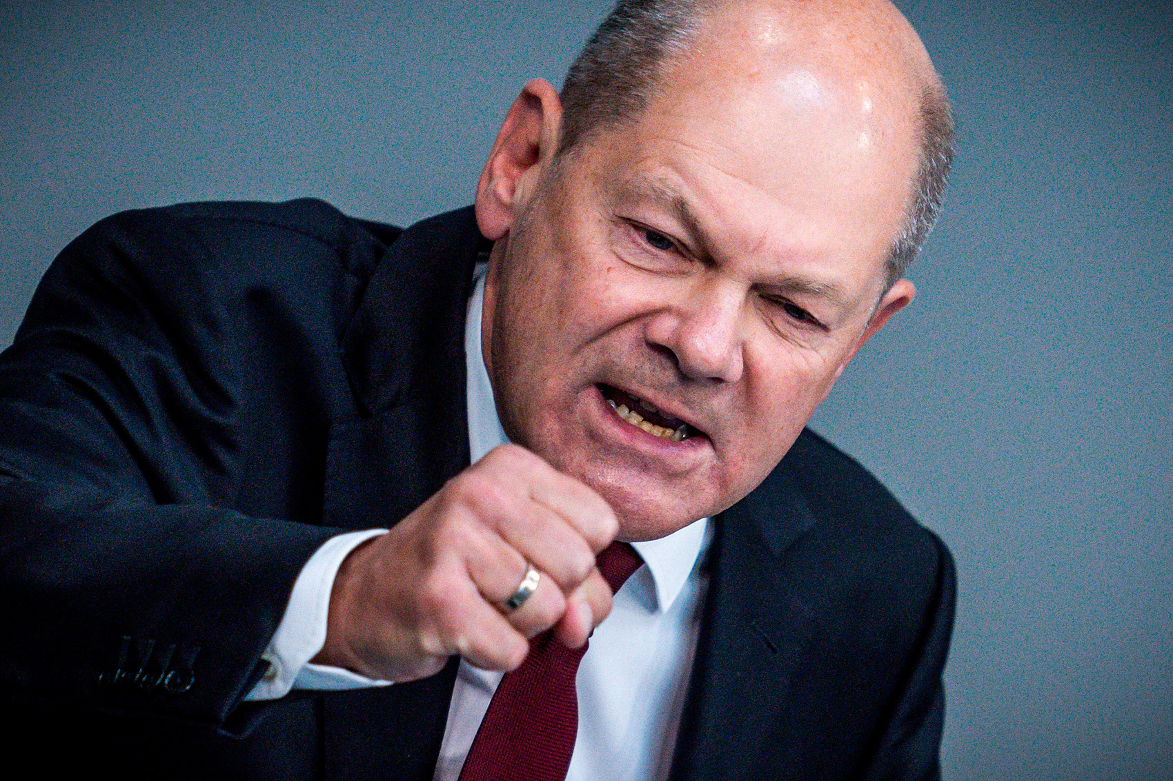 当地时间24日,在与美国总统拜登通话后,德国总理朔尔茨正式做出了向