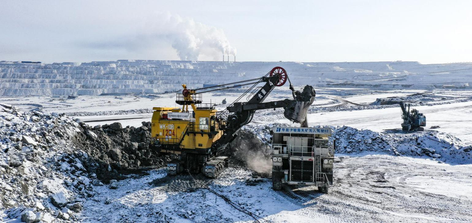华能伊敏露天矿无人驾驶作业现场