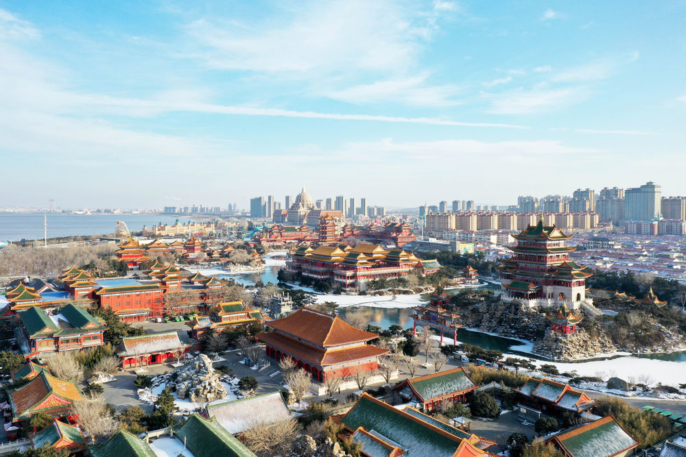 山东省烟台市蓬莱区三仙山景区雪后景色(1月25日摄,无人机照片).