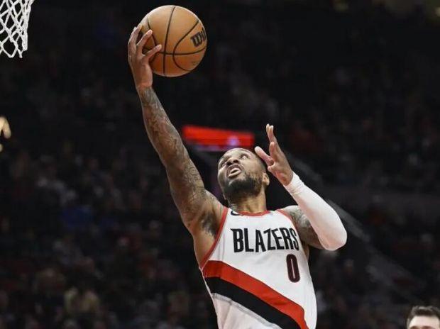 利拉德关键三分锁定胜局