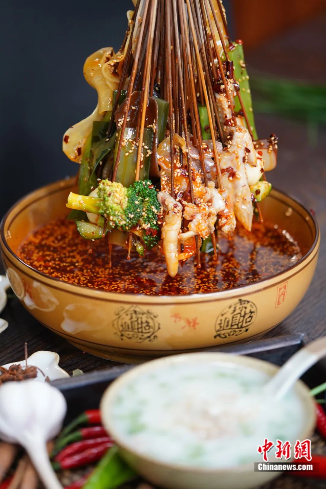 乐山红油钵钵鸡.王洁玉 摄