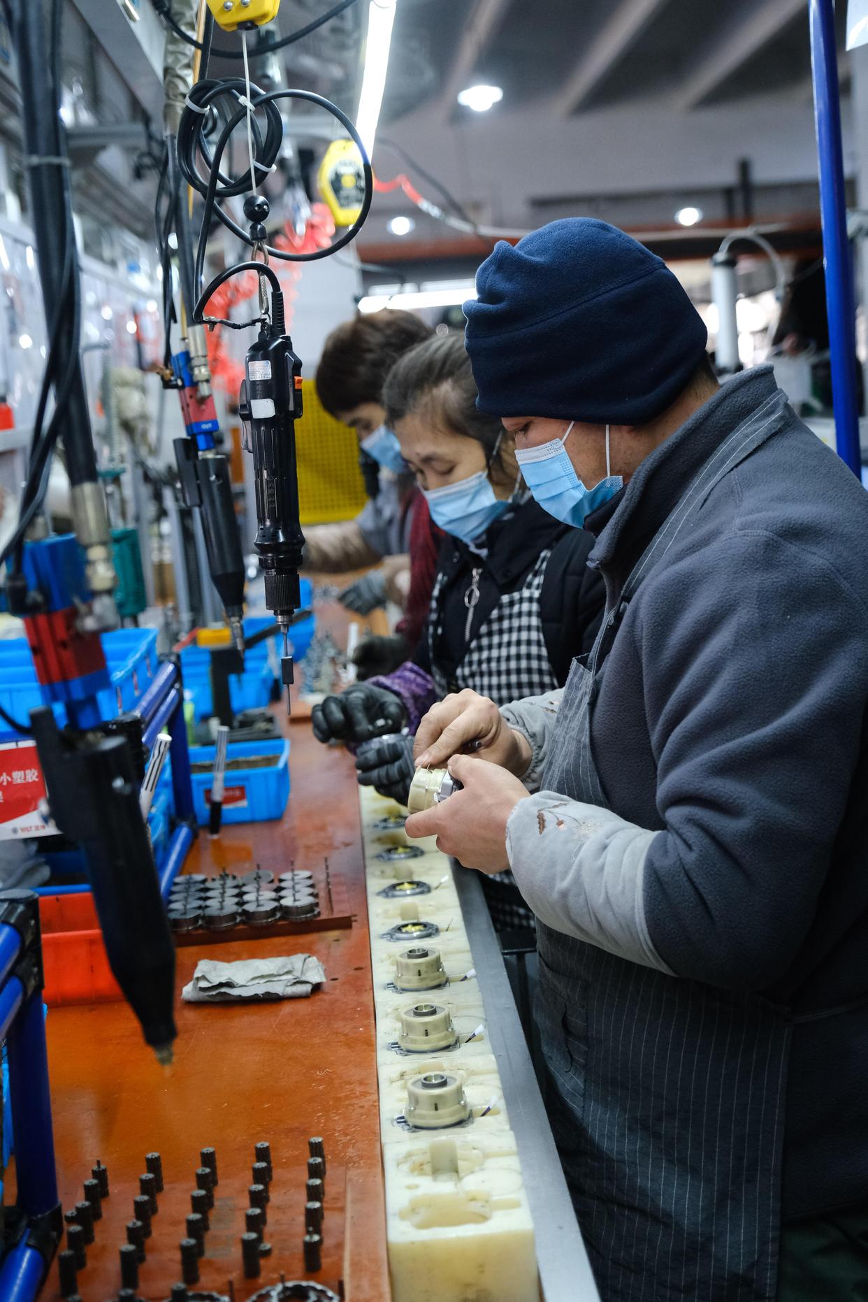 1月26日,在位于嘉兴市南湖区余新镇的浙江亚特电器股份有限公司车间内