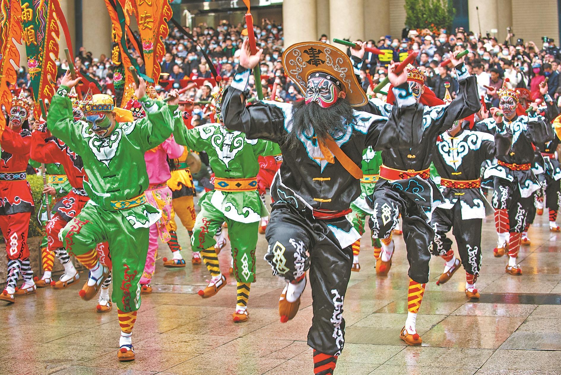 【网络中国节·春节】潮汕英歌豪壮贺岁 "潮"味年俗精彩纷呈_新浪财经