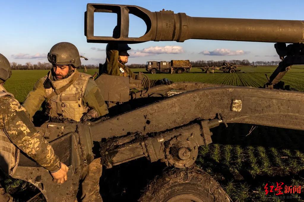↑非制导炮弹已经成为俄乌冲突的“基石”，俄乌军队每天都会发射数千发榴弹炮