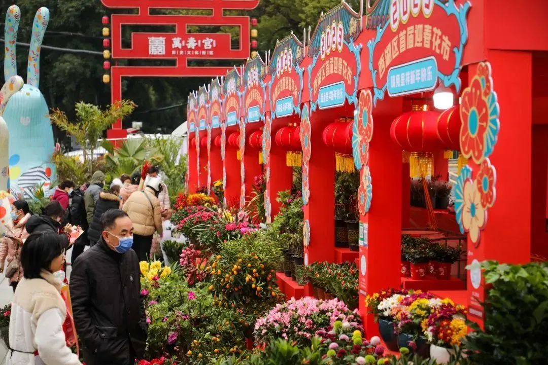 南昌市西湖区万寿宫历史文化街区古戏台举办"百花齐放迎新春 欣逢盛世