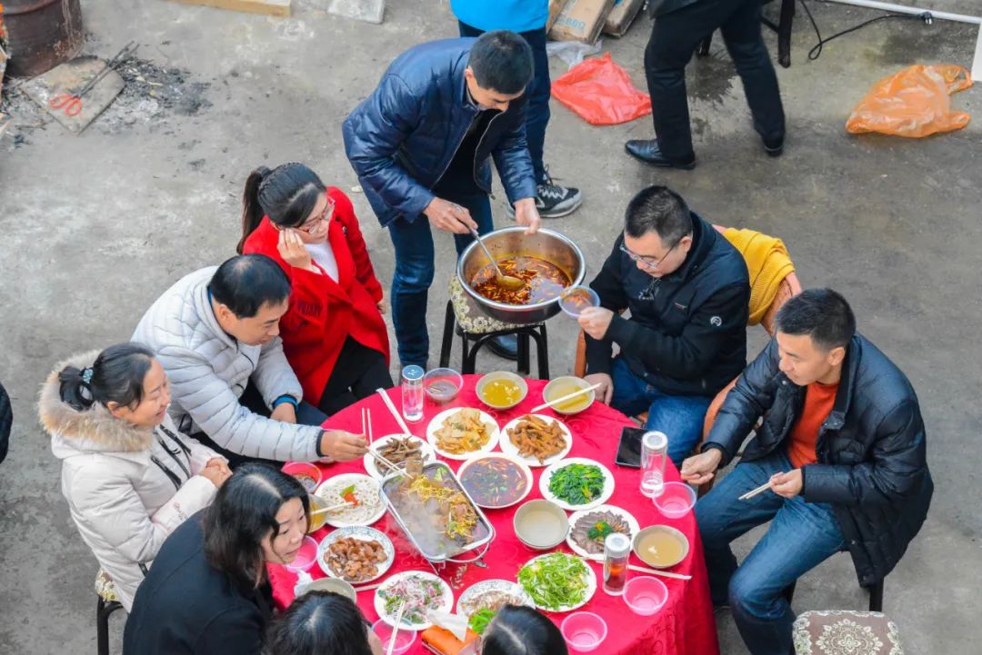 为什么这届吃货都在对着全国乡村大席菜疯狂吞口水?_手机新浪网