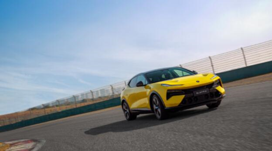 　　图片：路特斯 Eletre R+ 驰骋赛道