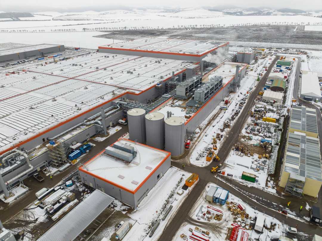 马斯克乐开花！特斯拉德国超级工厂终临开业，预计年产50万台_搜狐汽车_搜狐网
