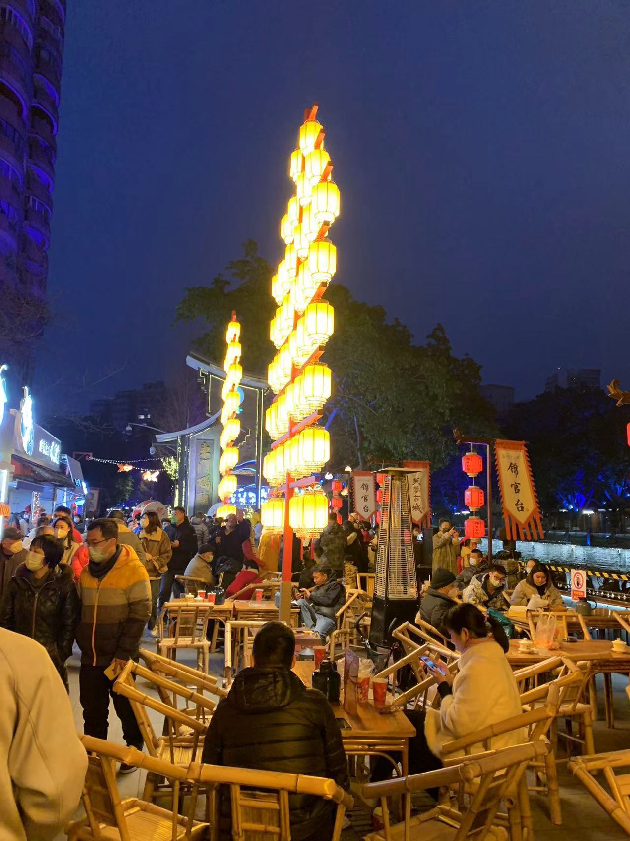 成都夜遊錦江項目及露天喝茶大受追捧 每經記者 劉雪梅