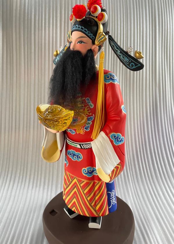 高级工艺美术师周璐的手捏戏文财神作品