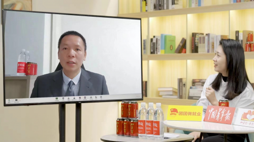 　　加多宝集团北京工厂质量管理工程师 邹省雄 参与《青年茶座》