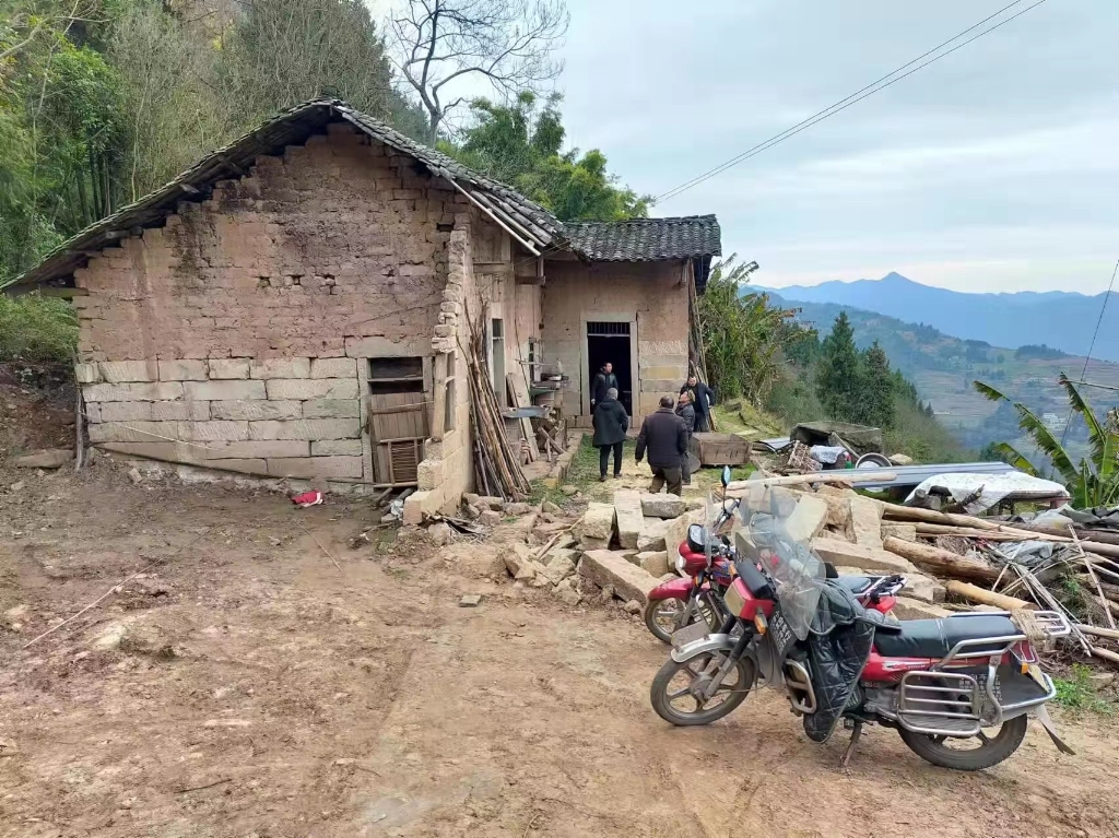 云阳县高阳镇鹿头村村民李祚兴家改造前.市住房城乡建委供图