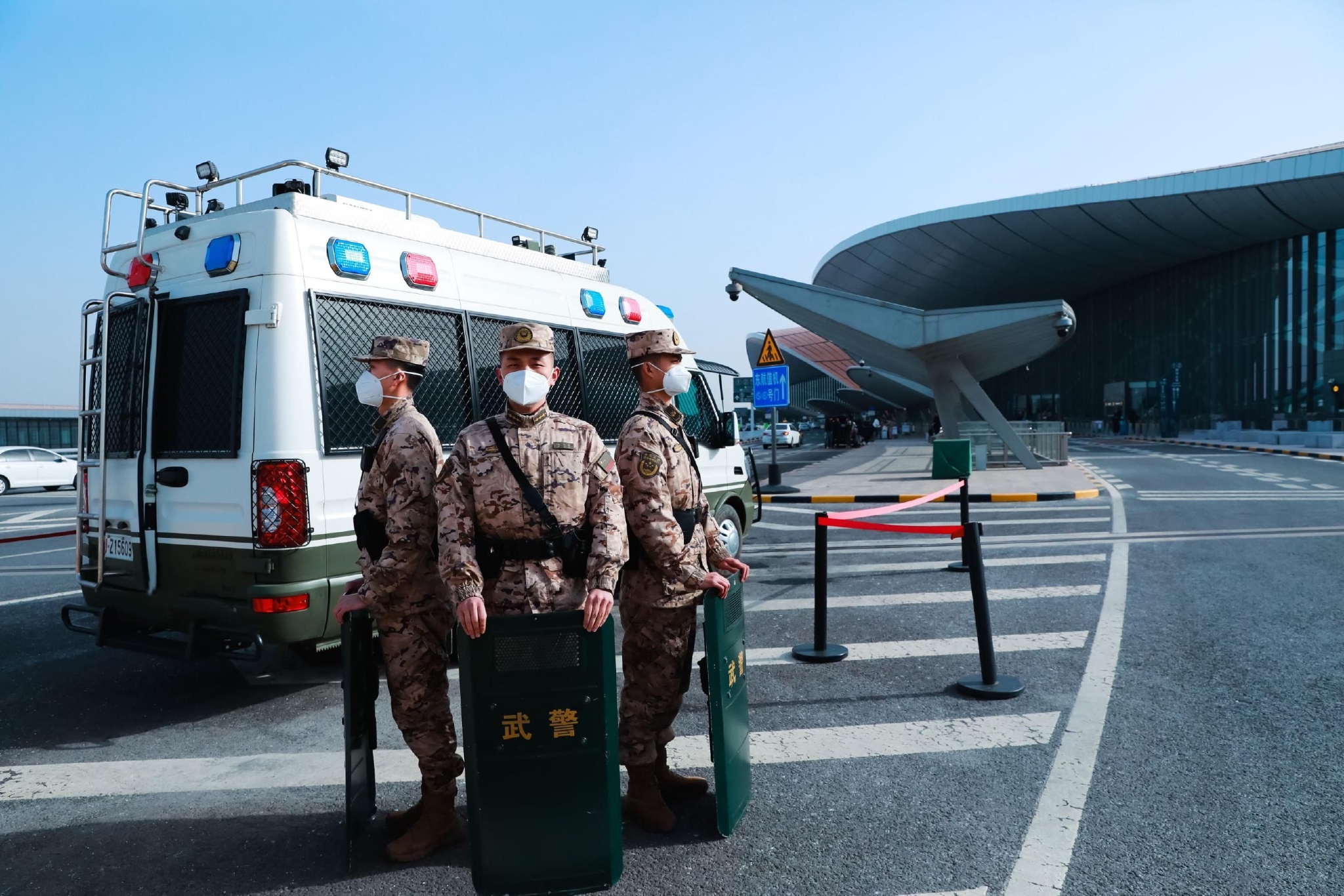 北京大兴国际机场返程旅客不断增加,武警北京总队执勤十五支队执勤