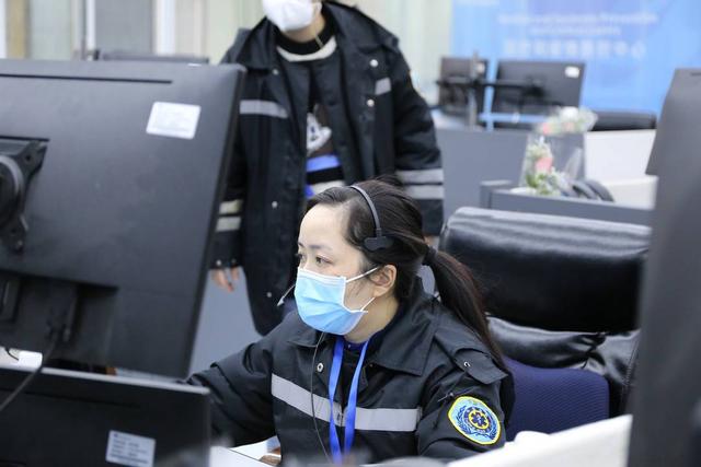 左佳凭借自己丰富的调度经验,意识到这是气道异物梗阻事件.