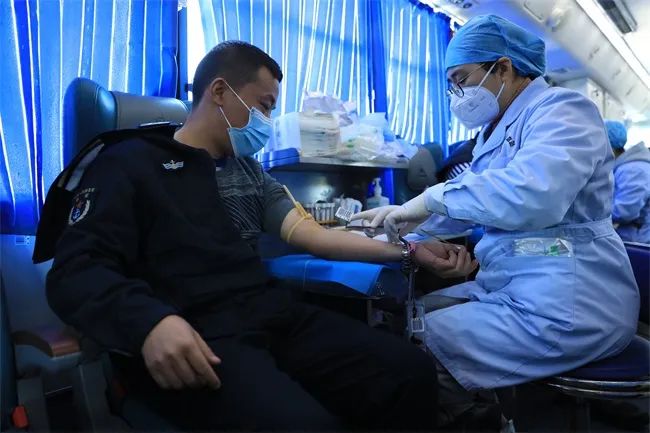 &ldquo;热血&rdquo;暖寒冬，为兵哥哥们点赞