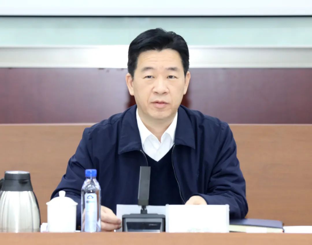 市委书记陈少荣参加分组讨论并发言.