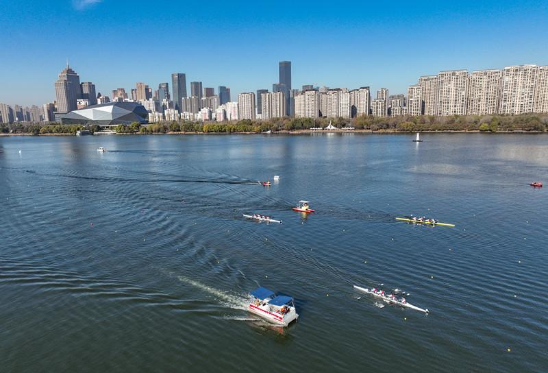 沈阳浑河水域正成为全国一流的市民水上运动乐园.