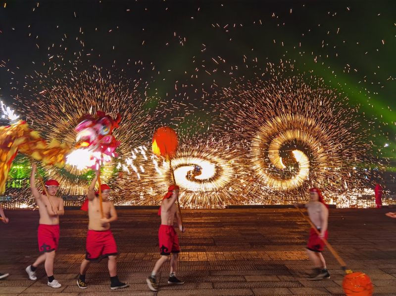 机票：春节旅游业交出三年最佳成绩单出游人次恢复至疫情前九成，出境游“重启”爆发在即