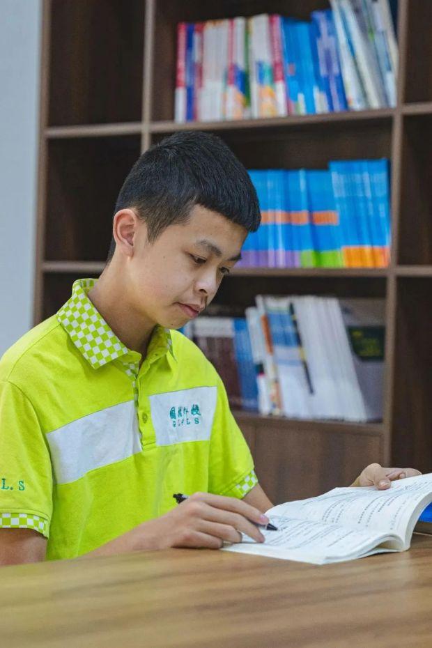 官子钦照片。桂林市国龙外国语学校官方公众号供图