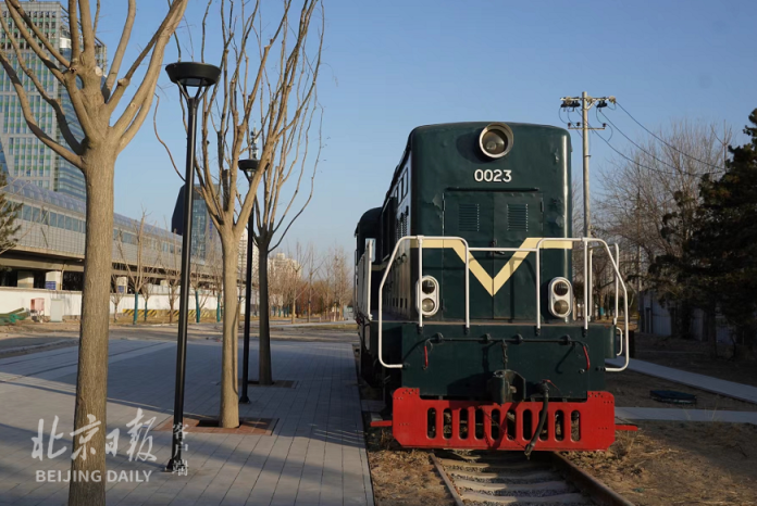 北京有火车轨道的公园图片