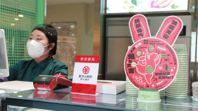 位于北京西单大悦城的LACOLA Gelato意式手工冰淇淋店，可接受数字人民币支付方式。陈涵旸 摄