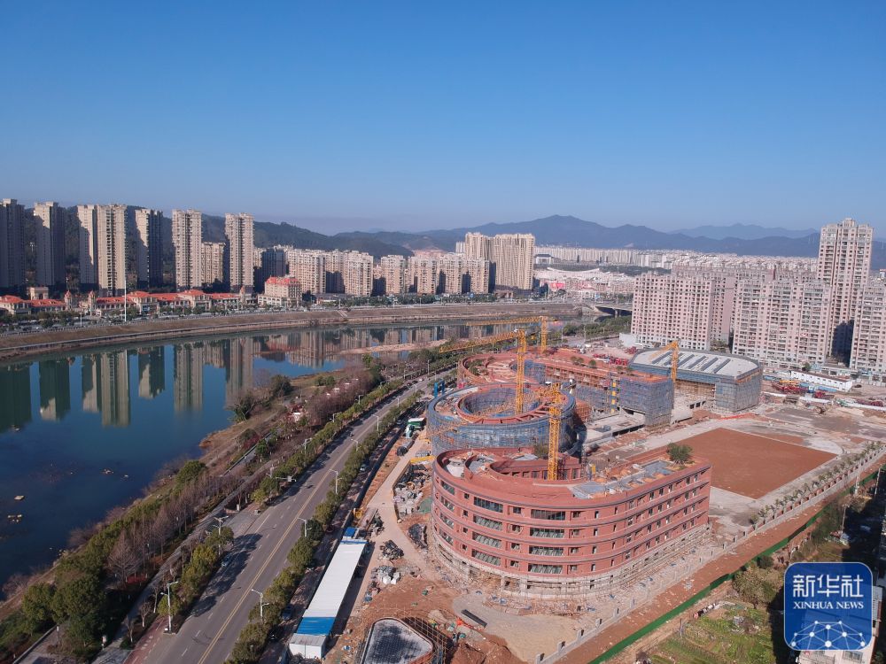 ↑1月30日拍摄的福建省南平市第三实验学校建设项目施工现场（无人机照片）。新华社发（黄杰敏摄）