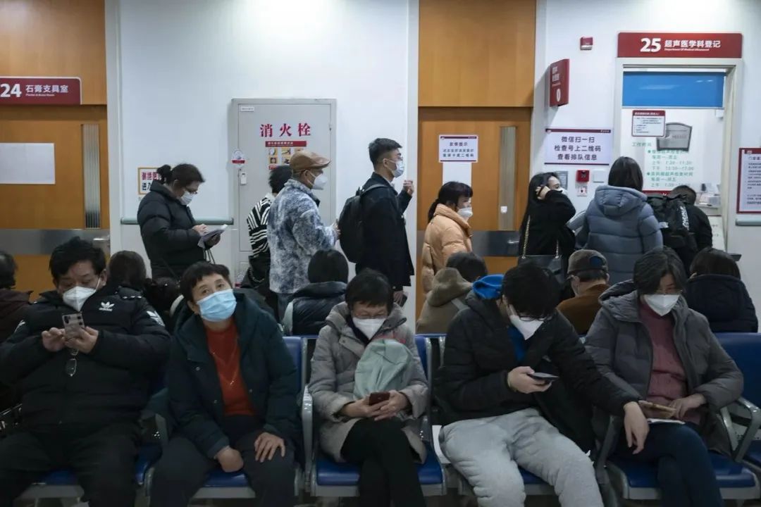 华山医院门诊候诊区