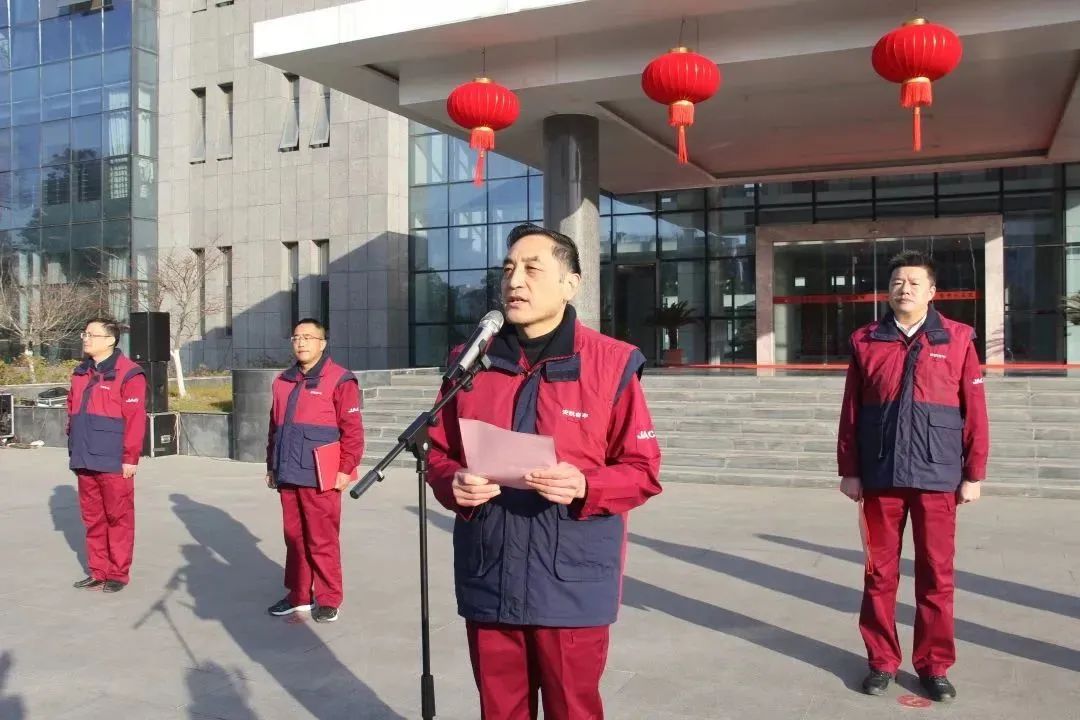 【图为安徽安凯汽车股份有限公司党委书记,董事长戴茂方致辞】