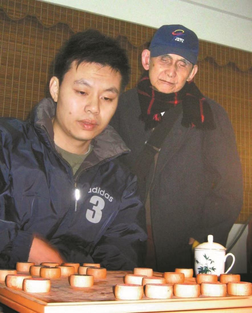 第25届"五羊杯",杨官璘观看许银川比赛 图/受访者供