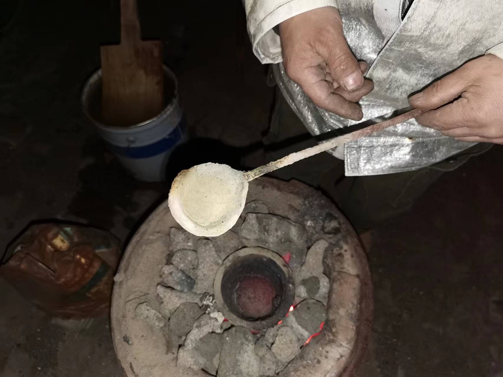 新春走基层丨代代传承的山西"打铁花"