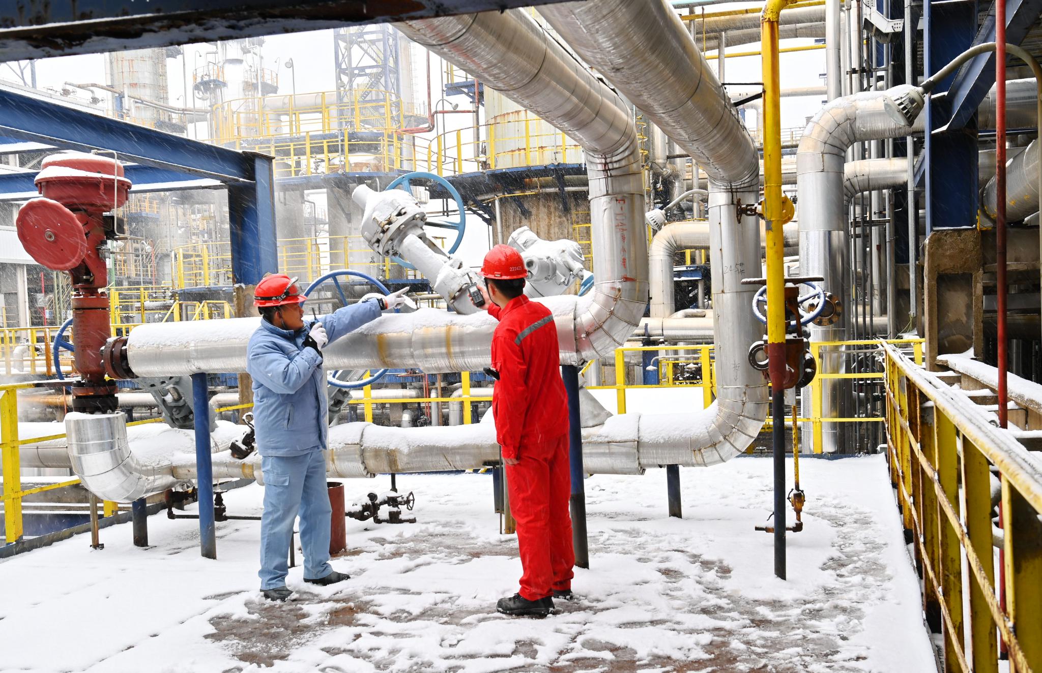 雪中巡检,确保安全生产