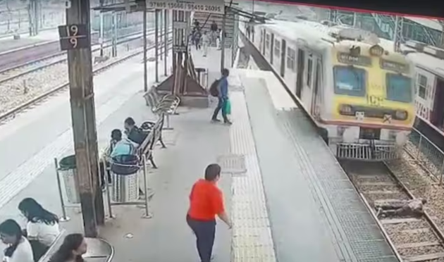 印度机车检查员卧轨自杀身亡 乘客站台上目睹全程
