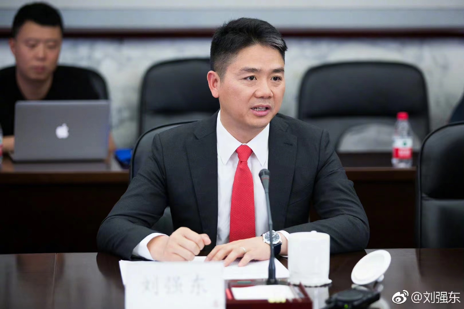 图片来源：刘强东官方微博