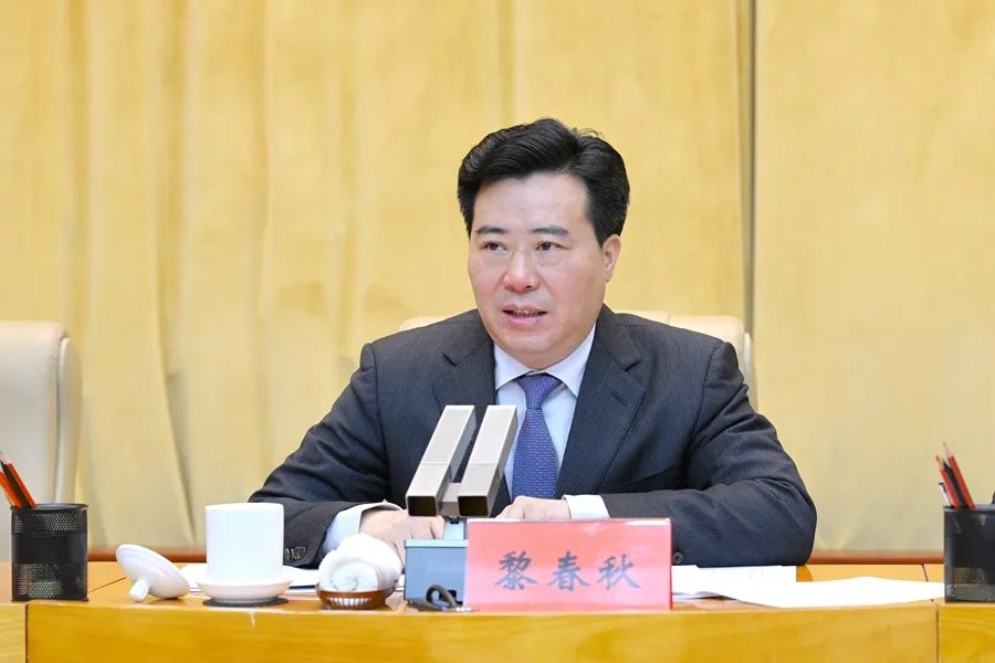 (市委副书记,市长黎春秋讲话.以上照片均由怀化日报记者 潘雨 摄)