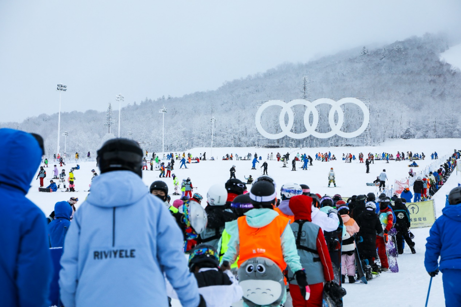 业务春节到长白山度假区滑雪，游客提前一年预定酒店