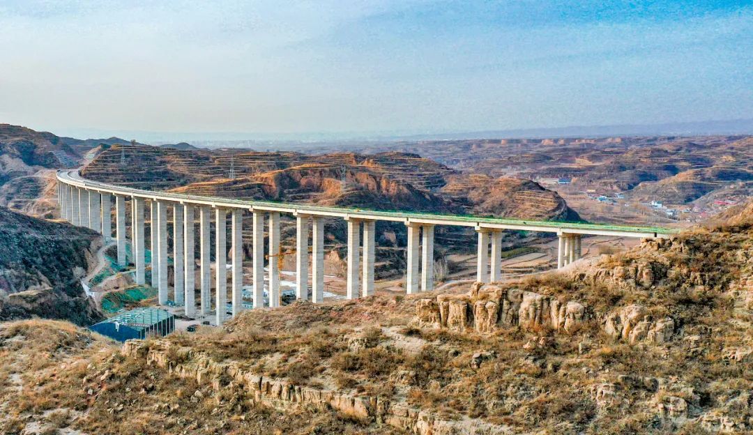 图为昔榆高速涂河特大桥.记者 张昊宇 摄