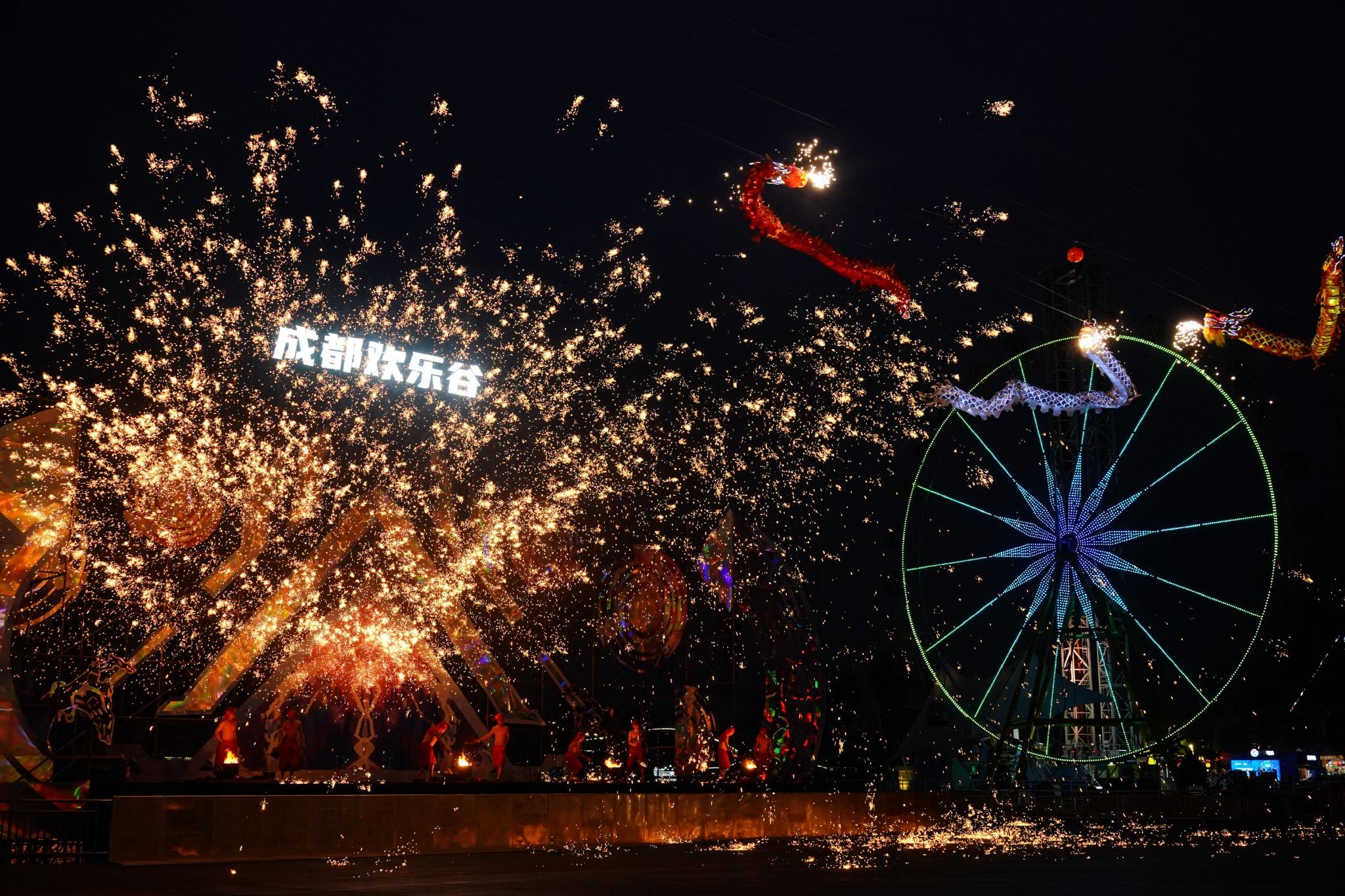 成都欢乐谷非遗表演"飞龙钢花"