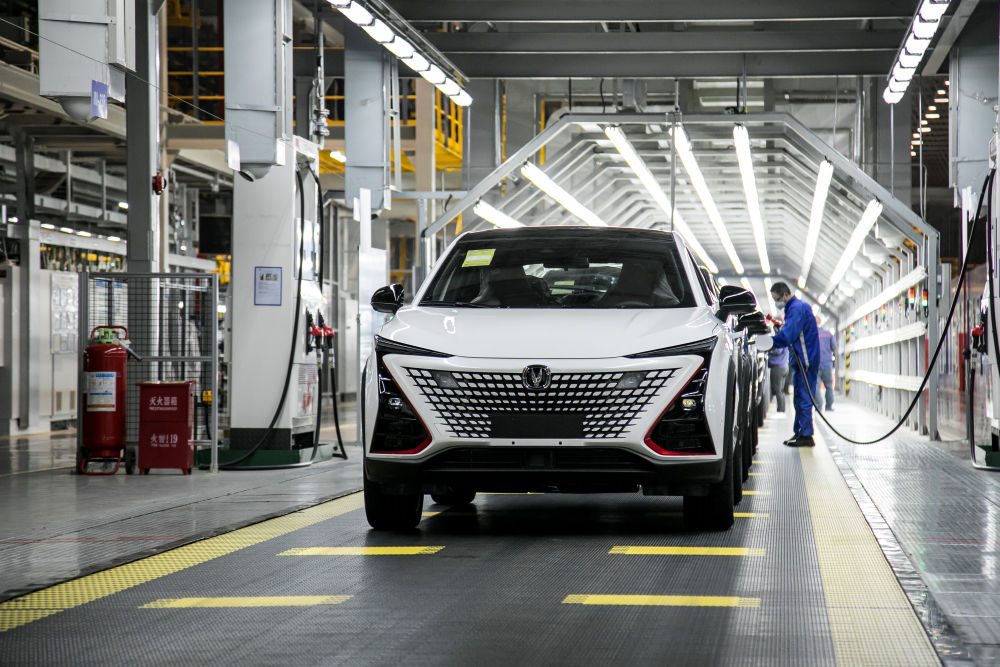 长安汽车两江工厂正在组装汽车.(受访企业供图)