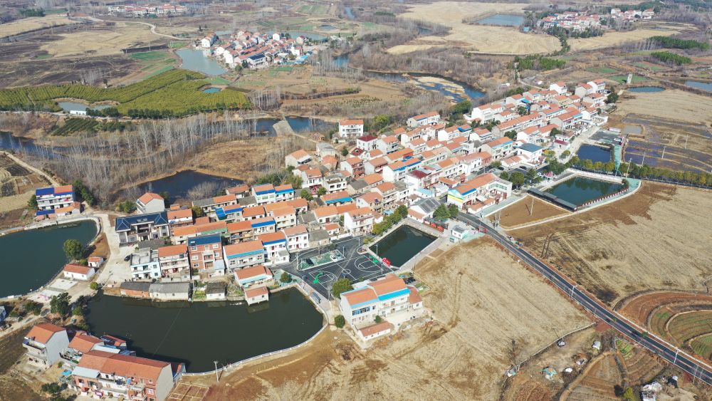 图为改建后的李河村李木子河湾.新华社发(叶东辉摄)