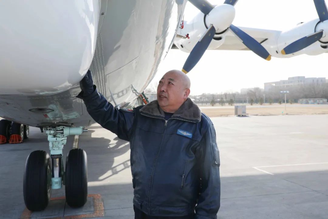 荣立二等功2次、三等功4次，这位&ldquo;老飞&rdquo;告别蓝天