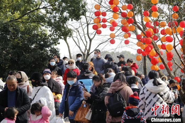 春节期间，杭州西溪湿地游客络绎不绝。 西溪湿地 供图